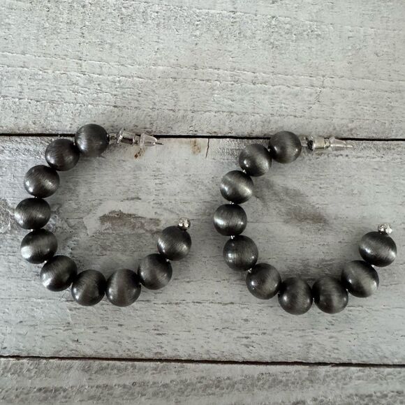 Elegant Silver Beaded Jewelry Set - Picture 2 of 7